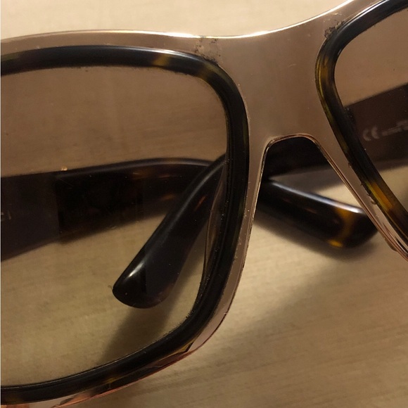 Authentic Gucci Sunglasses - Picture 6 of 7